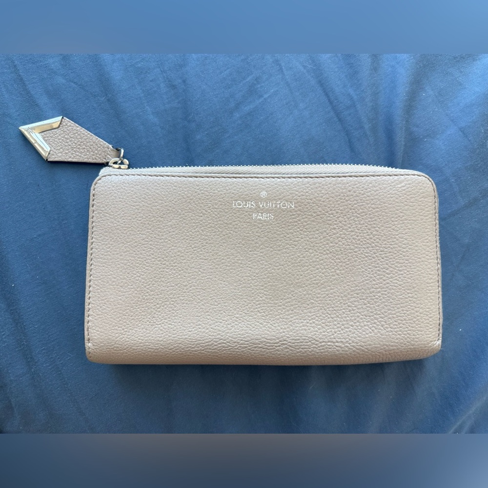 Louis Vuitton Comete Wallet Leather Long